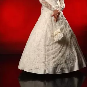 Весільна сукня кремового кольору
