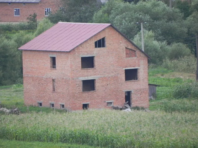 Недостроенный дом возле г.Бережаны в селе Посухив